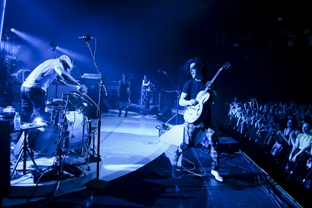 Jack White mit Gitarre